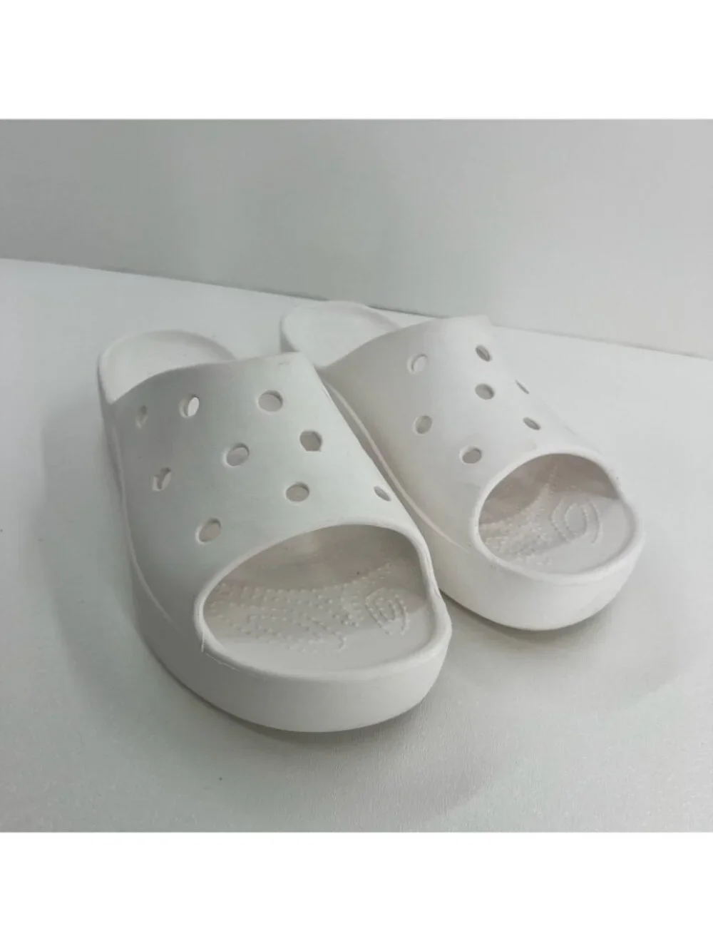 Crocs Classic Platform Slide Sandals Women US 9 Lightweight Chunky Slip On White